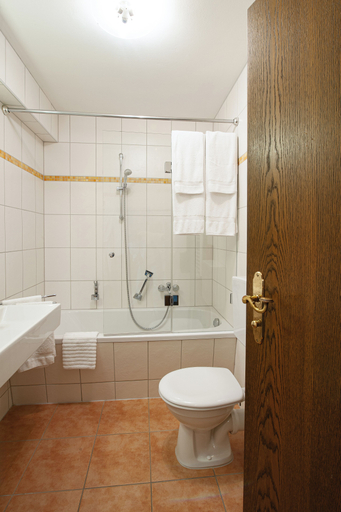 Bathroom 3, LuCA Hotel, Regen