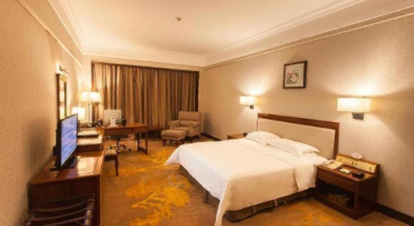 Bedroom, Fangzhong Holiday Hotel, Dongguan