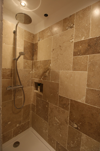 Bathroom 3, Le Clos des Poulies, Loiret