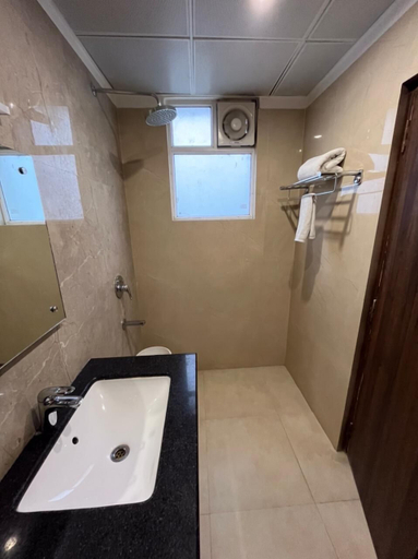 Bathroom 3, Hotel Sarvin, Lucknow