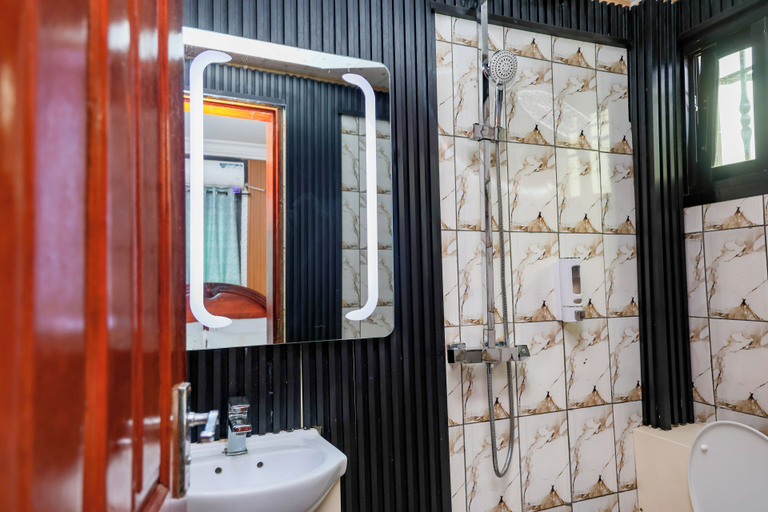 Bathroom, T-Square Residence Makepe, Wouri