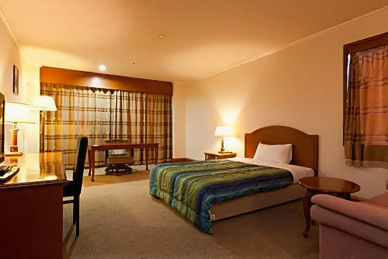 Bedroom 2, Station Hotel Au, Tsu