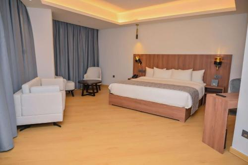 Others 3, Axil Hotel, Dakar