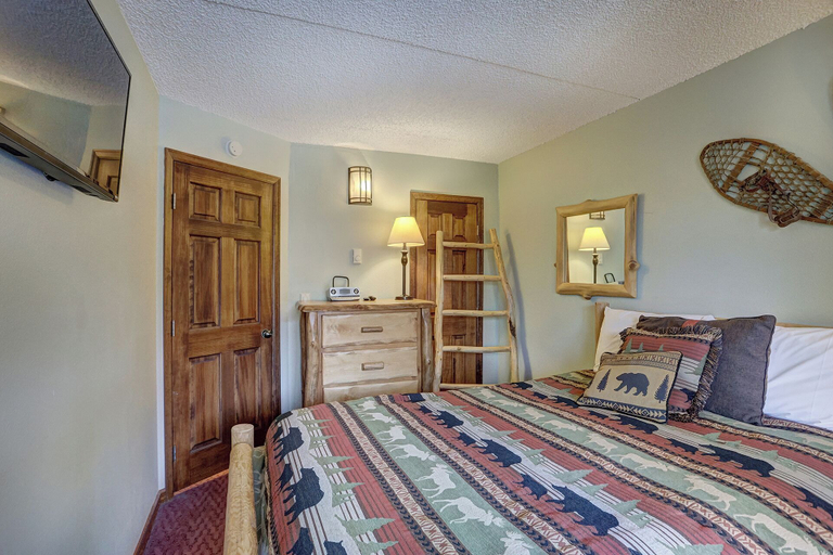 Bedroom 3, Trail's End 201 Downtown Condos with on-site Hot Tub, Summit