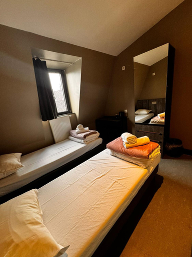 Bedroom 2, Brxxl 5 City Centre Hostel, Bruxelles