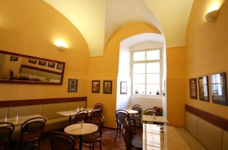 Food & Drinks 4, U Tri Bubnu, Praha 1