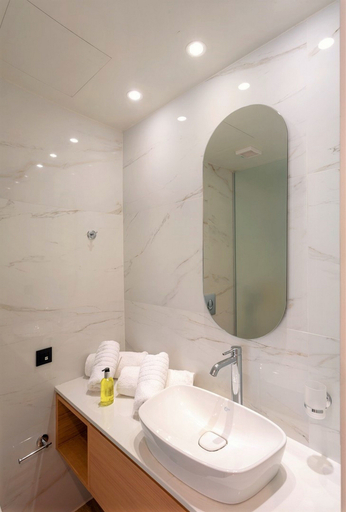 Bathroom 5, The City Hotel & Suites, Crete