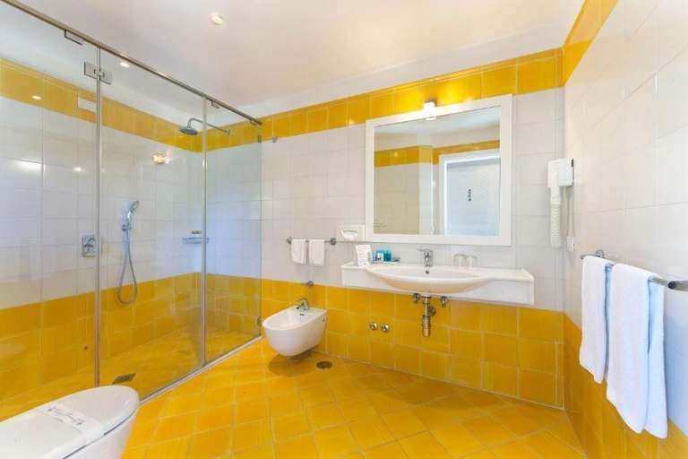 Bathroom 5, Hotel Bristol, Napoli