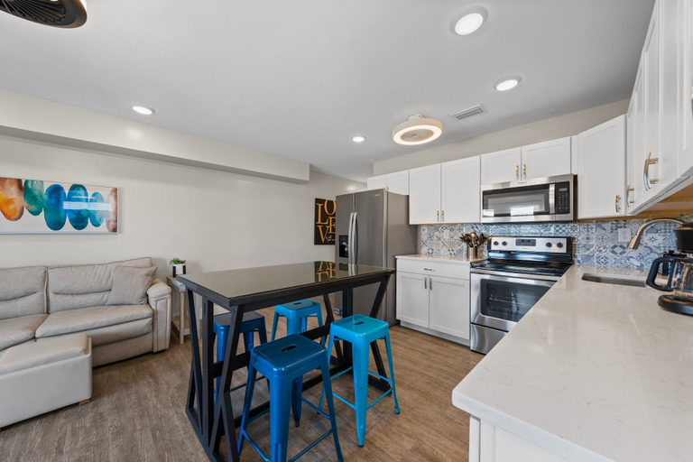Interior 5, Pipedreams East, Baldwin