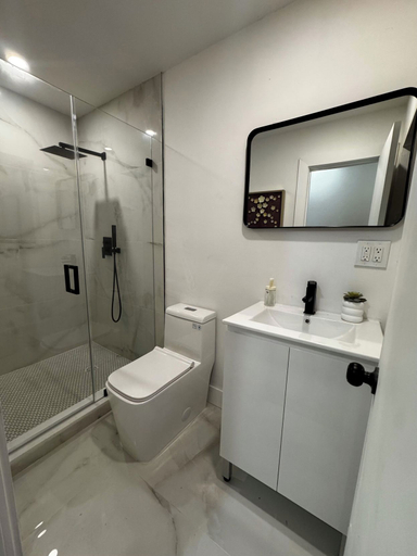 Bathroom 4, Santuaria Hollywood, Broward