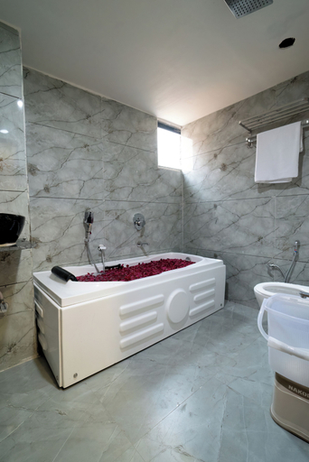 Bathroom 4, Hotel Nest Sky, Ahmadabad