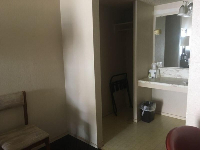 Others 4, Caravan inn, Erath