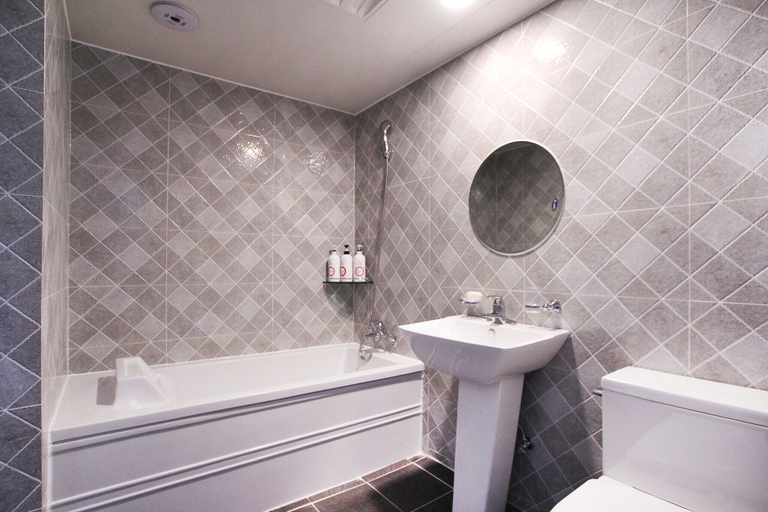 Bathroom 5, Gumi Wonpyeong-dong Hotel V, Gumi