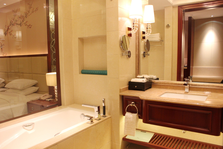 Bathroom 2, Huaxing Hotel, Weihai