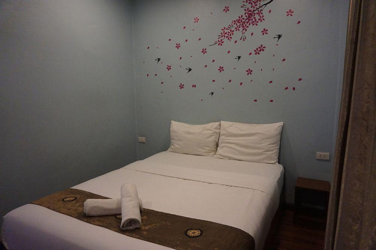 Bedroom 4, Queens Hotel, Chum Phae