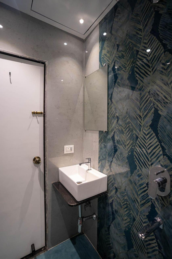 Bathroom 4, The Platinum, Mumbai Suburban