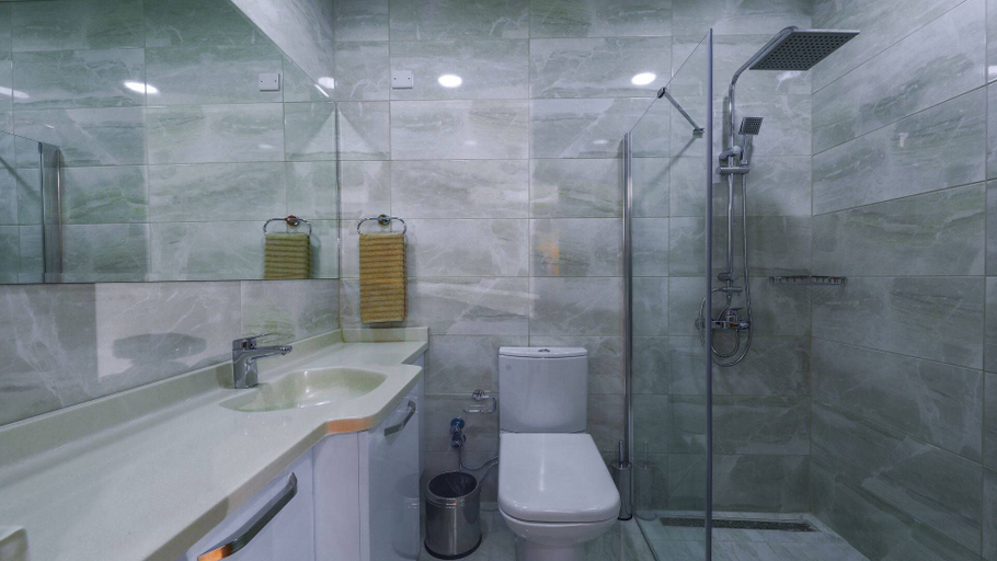 Bathroom 5, Mc Palace Hotel