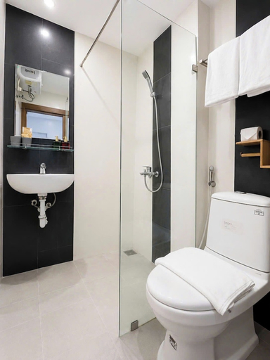 Bathroom, Be Sea Hotel, Da Nang