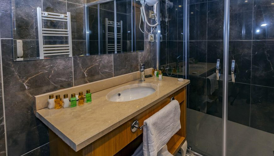 Bathroom 5, イシルパーク, Merkez