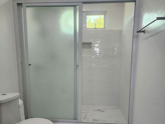 Bathroom 4, Kulibangbang Beach Resort, Bacnotan