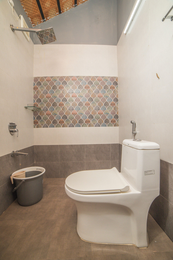 Bathroom 4, Rain Rock Villa, Salem