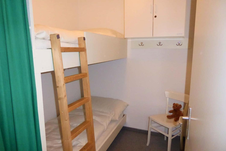 Bedroom 2, Ferienwohnungen Chesa Clois 24, Albula