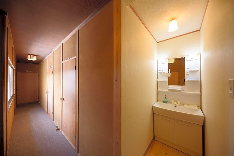 Bathroom 3, Minshuku Tsutaya, Yufu