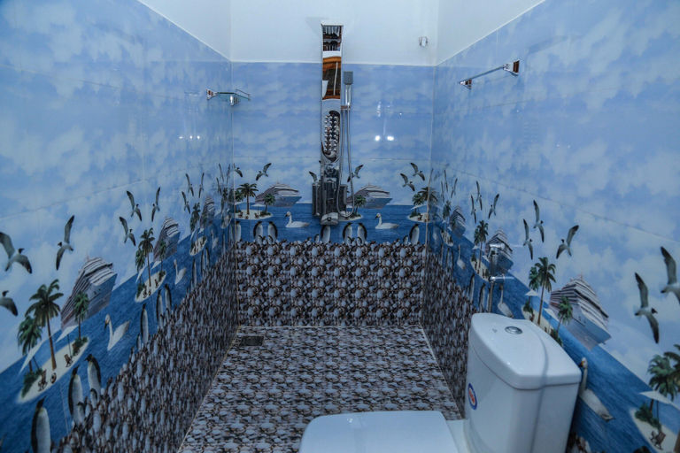 Bathroom 3, Cinnamon City, Hikkaduwa