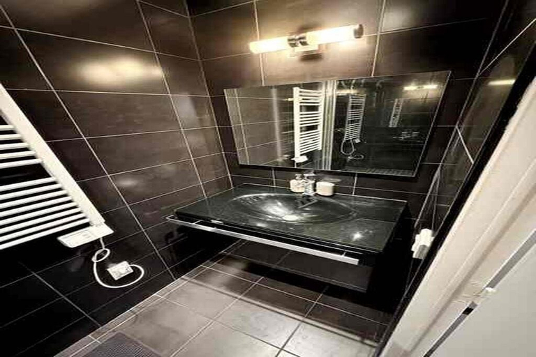 Bathroom, celine 11, Paris