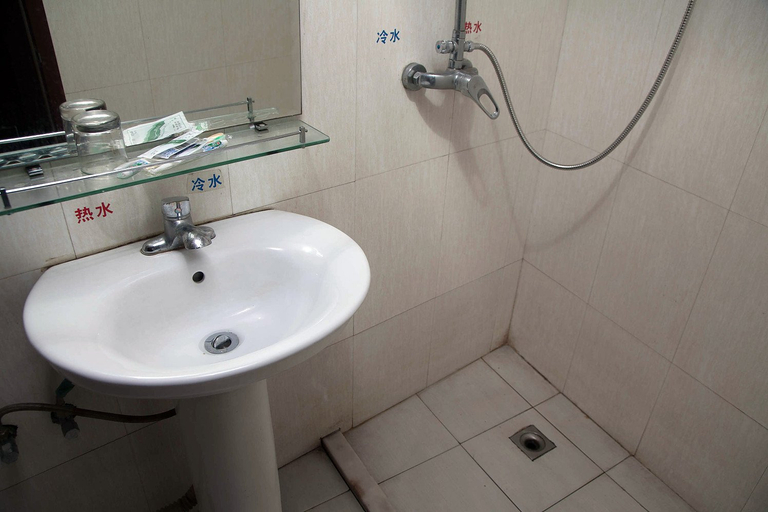 Bathroom 2, Huangyou Hotel, Wenzhou