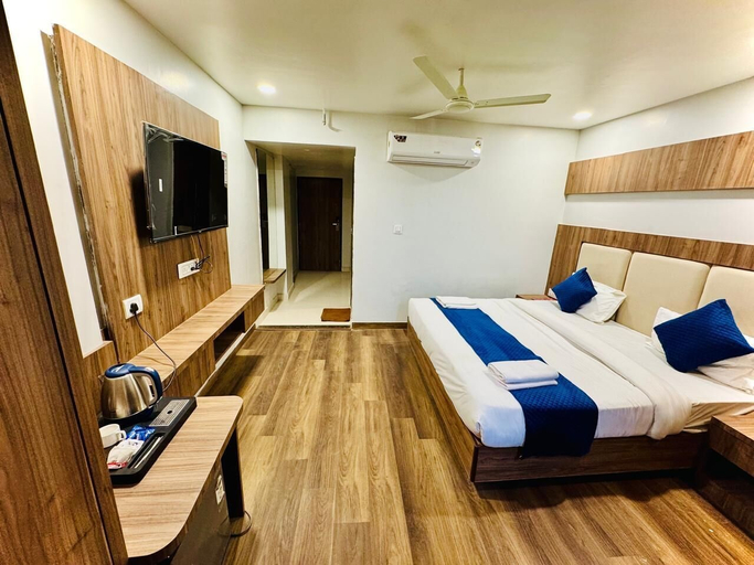 Room 3, OnlyStay Grand Continental Varanasi, Varanasi