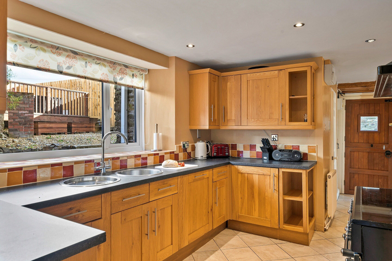 Private kitchen 2, Charming Art Cottage for 5, Devon