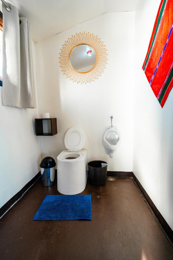 Bathroom 3, Uros Titicaca Lodge, Lago Titicaca