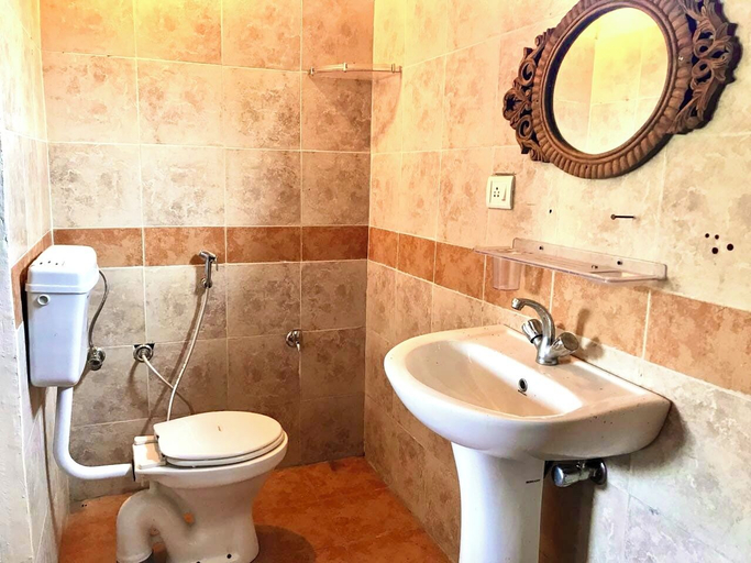 Bathroom, Shoolin Jungle Resort, Garhwal