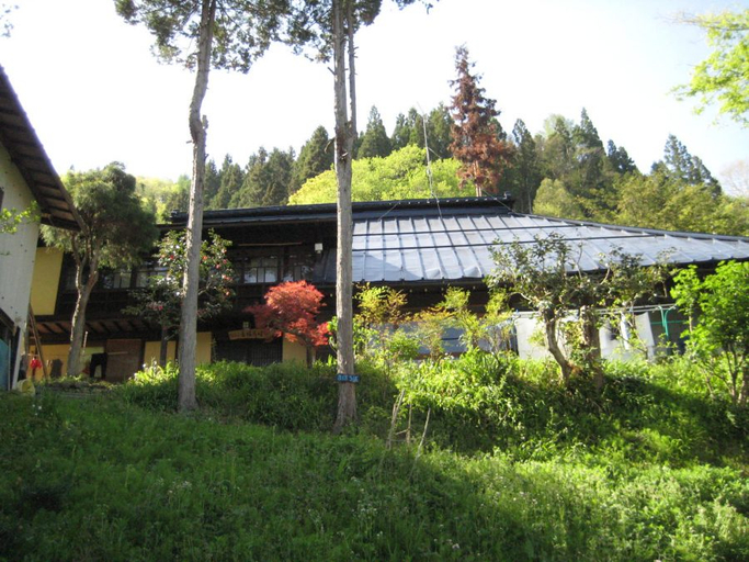 Exterior & Views