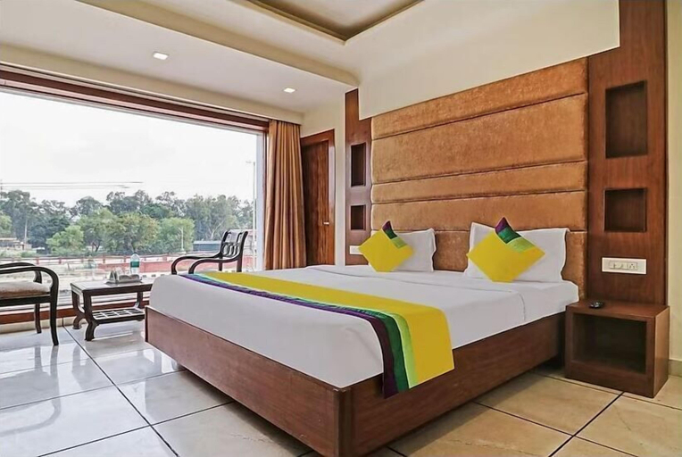 Bedroom 5, Hotel Grand Signia 9115357741, Sahibzada Ajit Singh Nagar