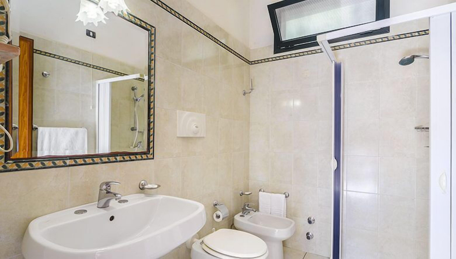 Bathroom 4, Hotel Dei Bizantini, Taranto