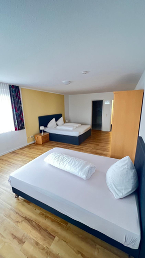 Bedroom 3, Hotel am Kirschberg, Gießen