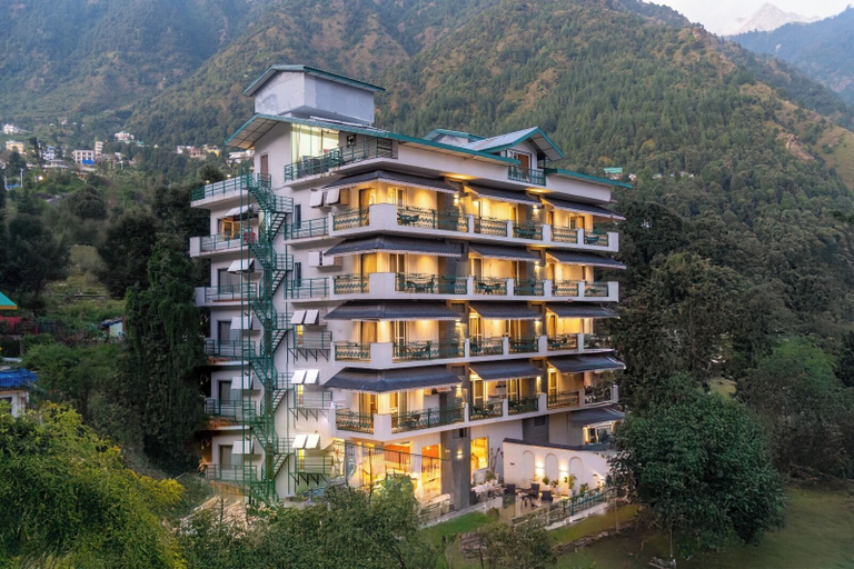 Exterior & Views