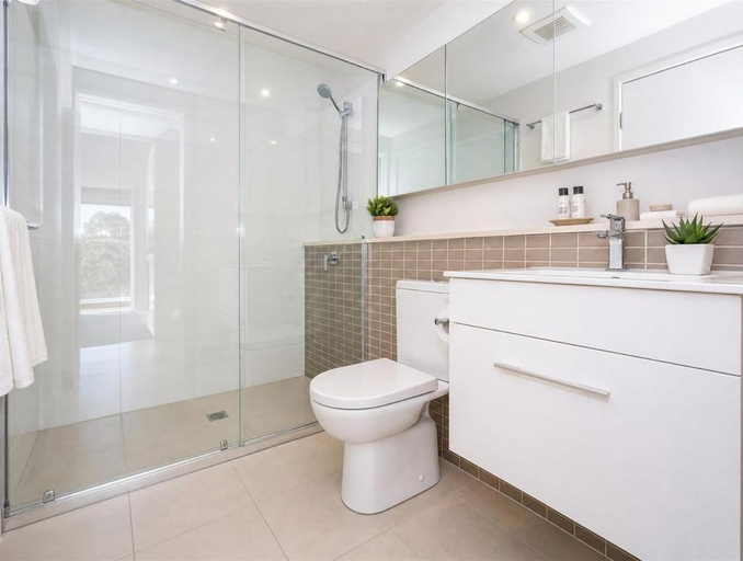 Bathroom 5, Oaks Brisbane Woolloongabba Suites, Brisbane