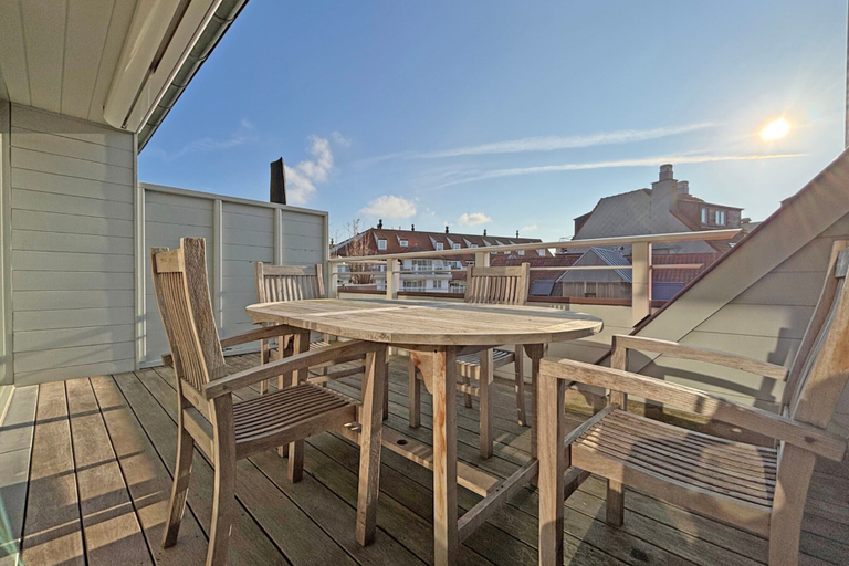 Balcony 3, Sunny Duplex Stay in City Center, West-Vlaanderen