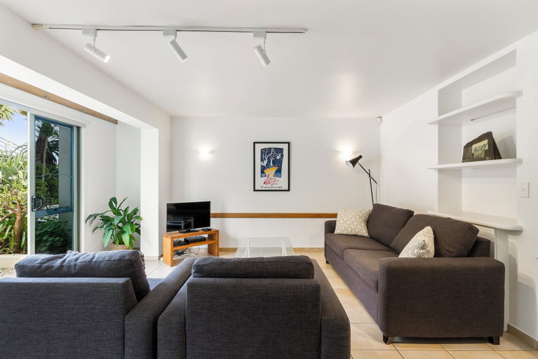 Others 5, 와이헤케의 비치프런트, Auckland