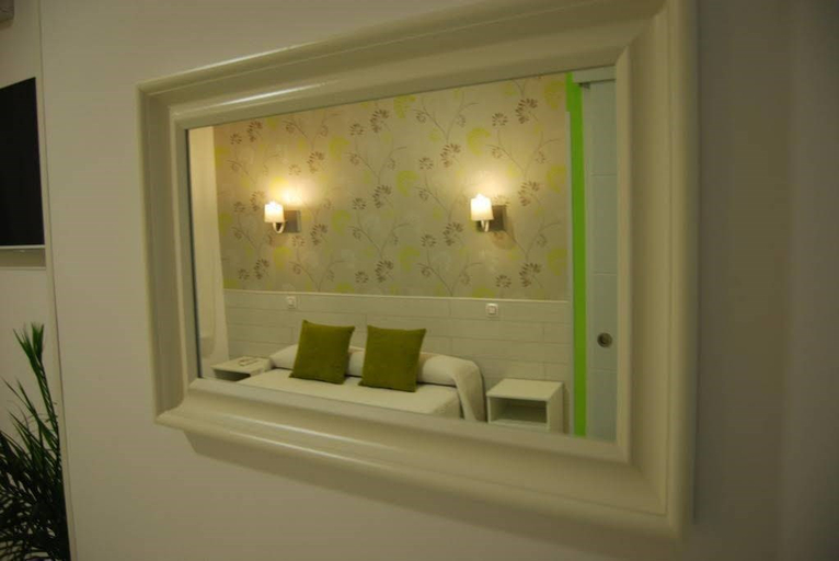 Others 5, Hostal Atelier, Madrid