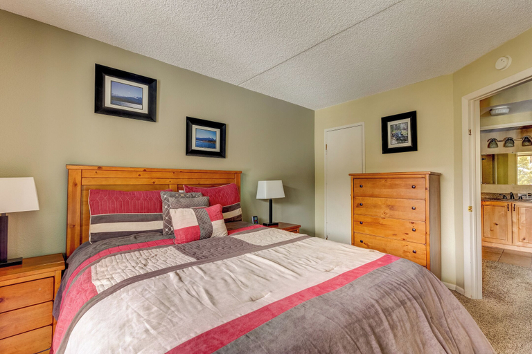 Bedroom 3, Trail's End 509 Downtown Condos with on-site Hot Tub, Summit