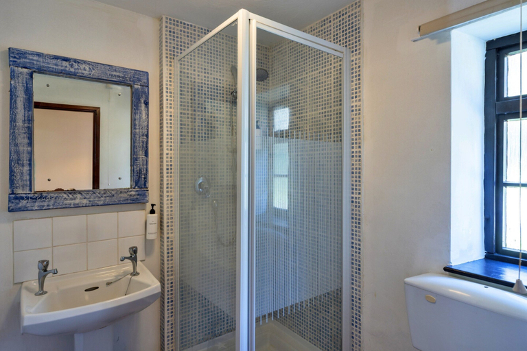 Bathroom, Scenic Lake View House for 8, Devon