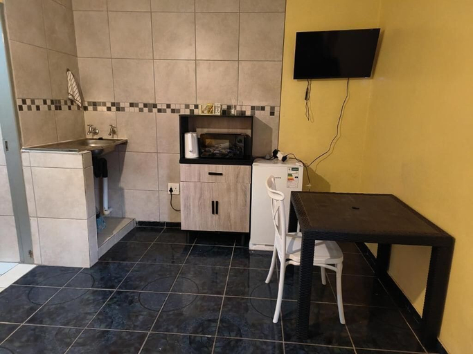 Private kitchen 5, Room-acama Guest House 455 Long rd, Welk, Lejweleputswa