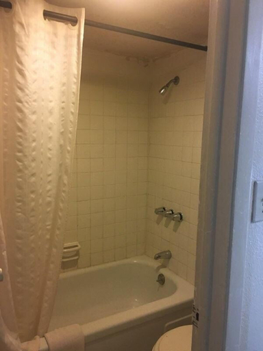 Bathroom 2, Caravan inn, Erath