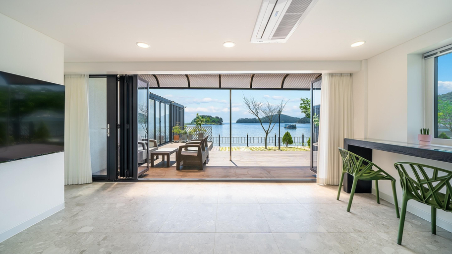 Exterior & Views 2, Changwon 055 Poolvilla, Masan