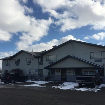 Hotel Front, Coldwater Inn & Suites near I 69, Branch