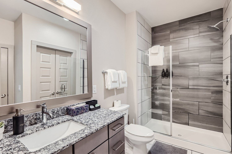 Bathroom 5, Best stay in Austin, Travis